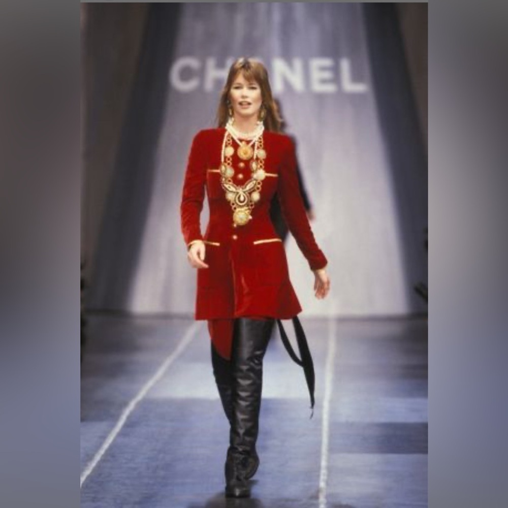 Chanel Vintage Runaway 1993 CC Buttons Single Breasted Coat Burgundy Velvet - Picture 4 of 17